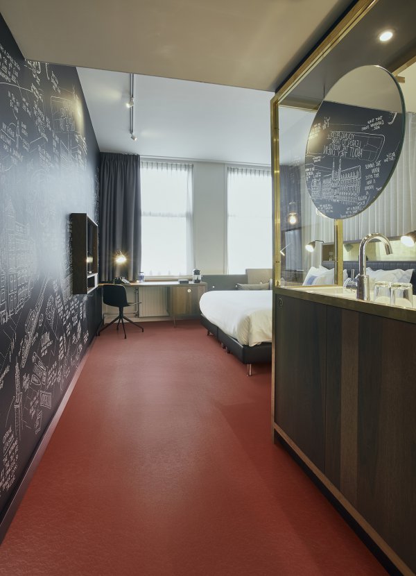 Marmoleum Modular Tiles Berlin Red - Image 2